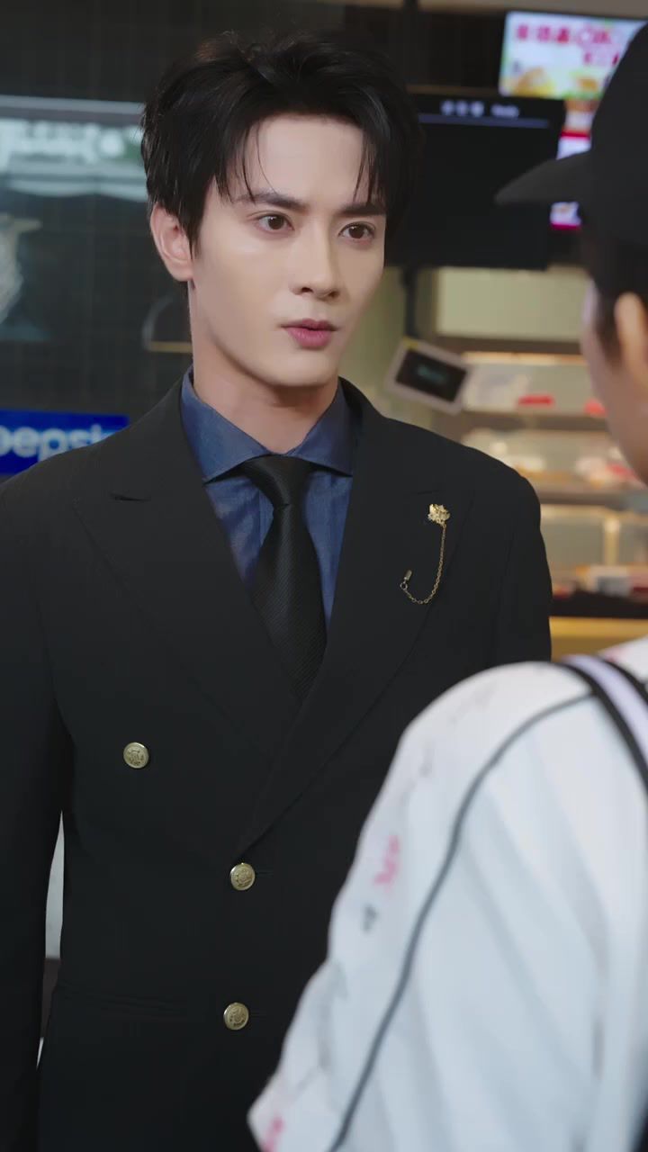 闪婚男神之周末请和我恋爱第01集